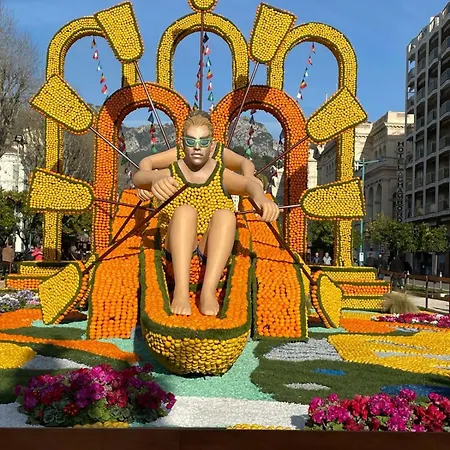 Le Regency, Familial Au Coeur Du Centre-ville, Des Celebres Jardins Bioves, Et Seulement A 1 Minute A Pied De La アパート *