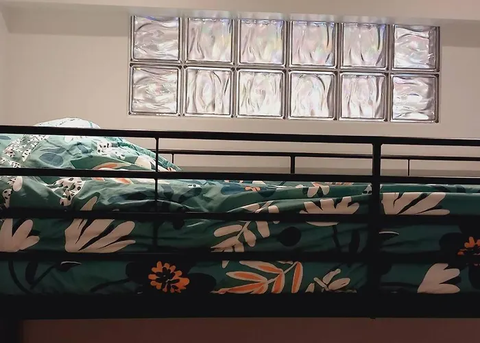 Le Regency, Familial Au Cœur Du Centre-ville, Des Célèbres Jardins Biovès, Et Seulement à 1 Minute à Pied De La Menton