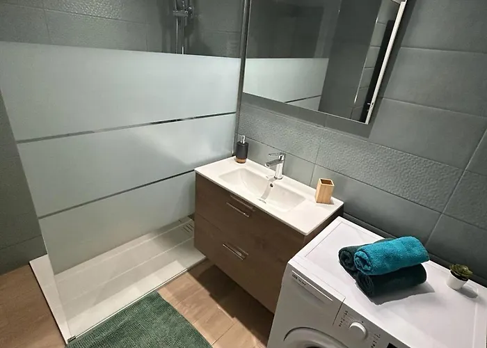 Le Regency, Familial Au Cœur Du Centre-ville, Des Célèbres Jardins Biovès, Et Seulement à 1 Minute à Pied De La Apartamento Menton