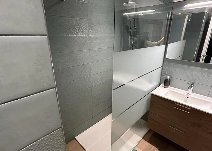 Le Regency, Familial Au Cœur Du Centre-ville, Des Célèbres Jardins Biovès, Et Seulement à 1 Minute à Pied De La Apartamento