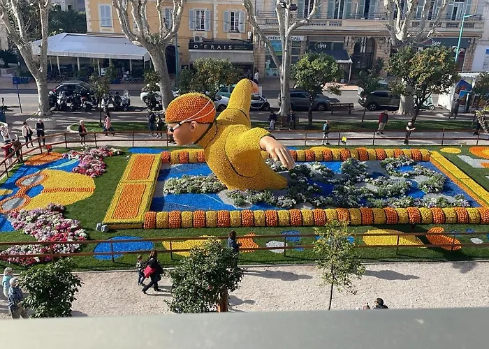 Apartamento Le Regency, Familial Au Cœur Du Centre-ville, Des Célèbres Jardins Biovès, Et Seulement à 1 Minute à Pied De La Menton