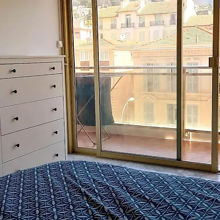 Апартаменты Le Regency, Familial Au Coeur Du Centre-ville, Des Celebres Jardins Bioves, Et Seulement A 1 Minute A Pied De La Ментона