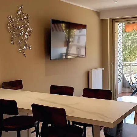 Le Regency, Familial Au Coeur Du Centre-ville, Des Celebres Jardins Bioves, Et Seulement A 1 Minute A Pied De La Apartment Menton