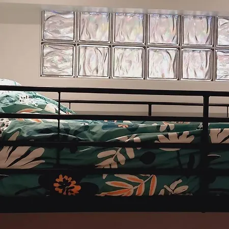 Le Regency, Familial Au Cœur Du Centre-ville, Des Célèbres Jardins Biovès, Et Seulement à 1 Minute à Pied De La Mentone