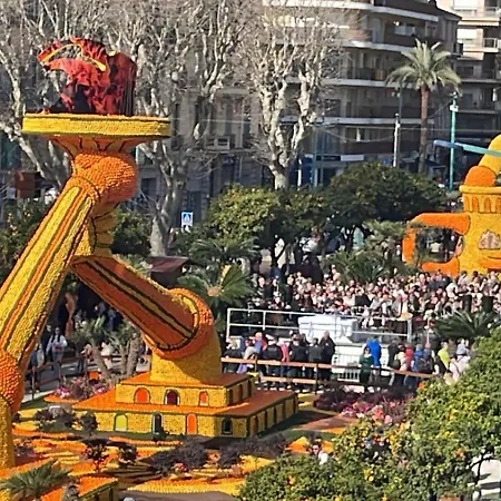Le Regency, Familial Au Coeur Du Centre-ville, Des Celebres Jardins Bioves, Et Seulement A 1 Minute A Pied De La Apartment Menton