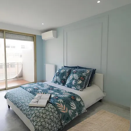 Le Regency, Familial Au Cœur Du Centre-ville, Des Célèbres Jardins Biovès, Et Seulement à 1 Minute à Pied De La Mentone