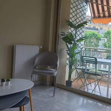 Апартаменты Le Regency, Familial Au Coeur Du Centre-ville, Des Celebres Jardins Bioves, Et Seulement A 1 Minute A Pied De La *