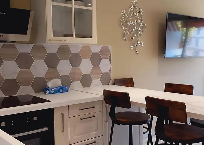 Le Regency, Familial Au Coeur Du Centre-ville, Des Celebres Jardins Bioves, Et Seulement A 1 Minute A Pied De La 아파트 멍똥