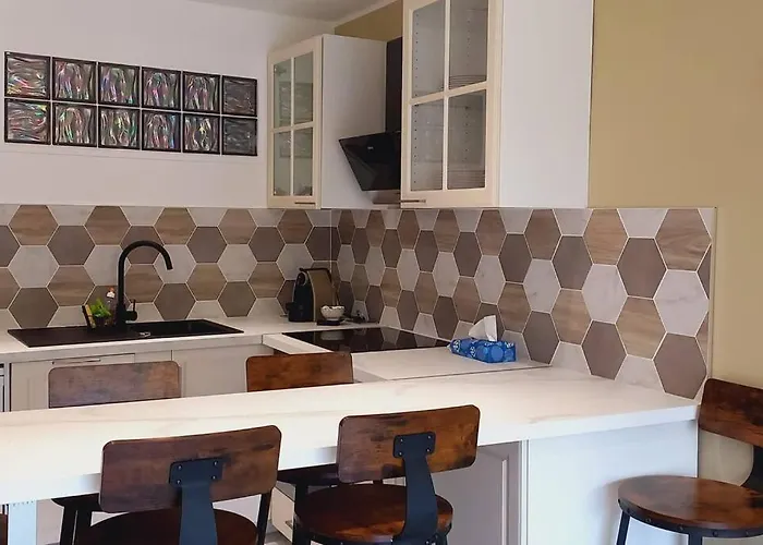 Le Regency, Familial Au Coeur Du Centre-ville, Des Celebres Jardins Bioves, Et Seulement A 1 Minute A Pied De La 아파트 멍똥