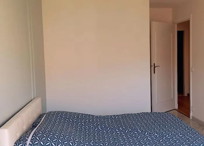 Le Regency, Familial Au Coeur Du Centre-ville, Des Celebres Jardins Bioves, Et Seulement A 1 Minute A Pied De La מנטון