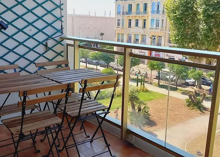 Le Regency, Familial Au Coeur Du Centre-ville, Des Celebres Jardins Bioves, Et Seulement A 1 Minute A Pied De La 아파트