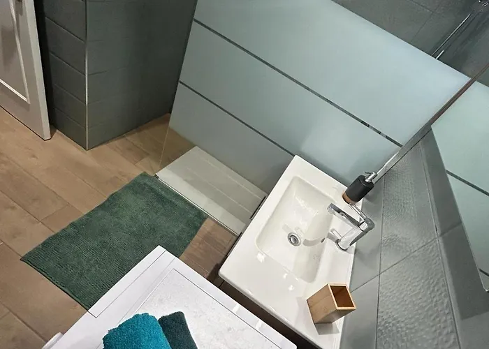 Le Regency, Familial Au Coeur Du Centre-ville, Des Celebres Jardins Bioves, Et Seulement A 1 Minute A Pied De La 멍똥