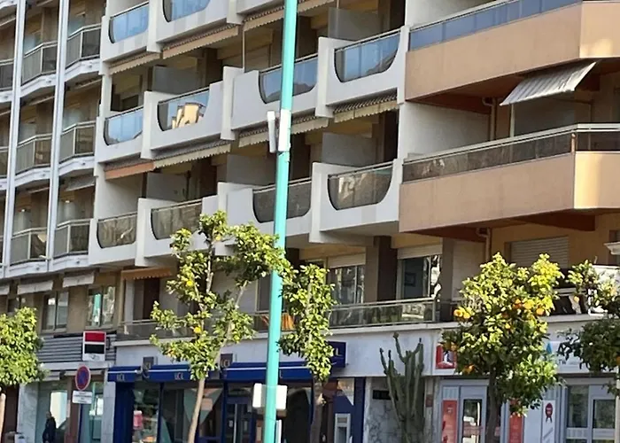 דירה Le Regency, Familial Au Coeur Du Centre-ville, Des Celebres Jardins Bioves, Et Seulement A 1 Minute A Pied De La