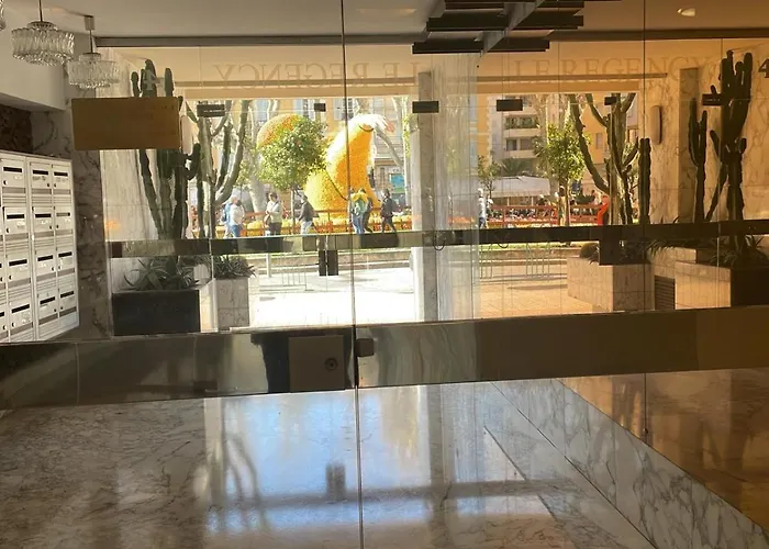 Le Regency, Familial Au Coeur Du Centre-ville, Des Celebres Jardins Bioves, Et Seulement A 1 Minute A Pied De La * 멍똥