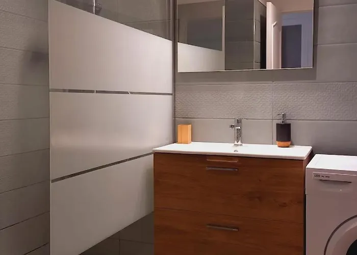 Le Regency, Familial Au Coeur Du Centre-ville, Des Celebres Jardins Bioves, Et Seulement A 1 Minute A Pied De La * 멍똥