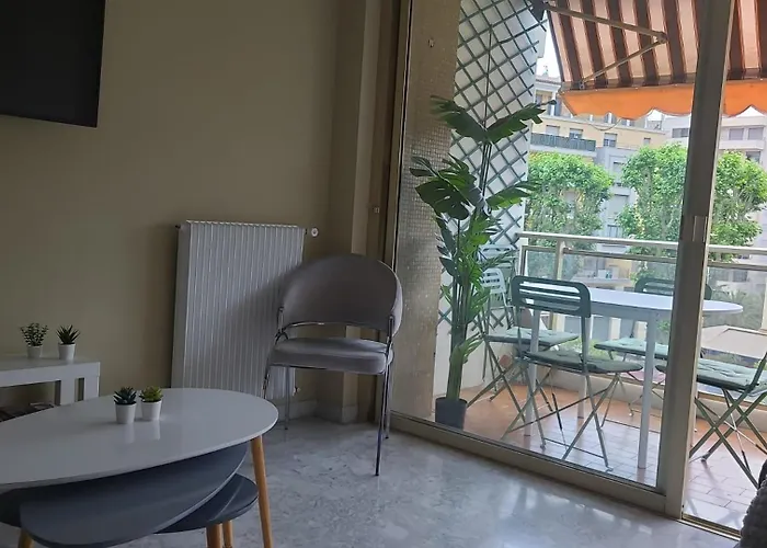 דירה Le Regency, Familial Au Coeur Du Centre-ville, Des Celebres Jardins Bioves, Et Seulement A 1 Minute A Pied De La *